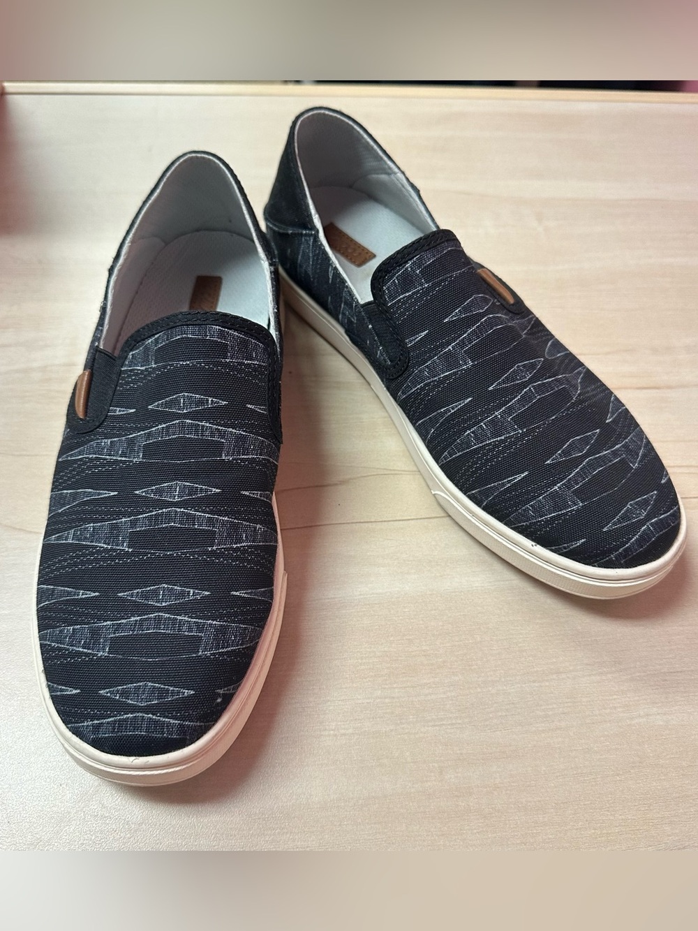 Olukai Pehuea Pa’I black/gray canvas slip ons